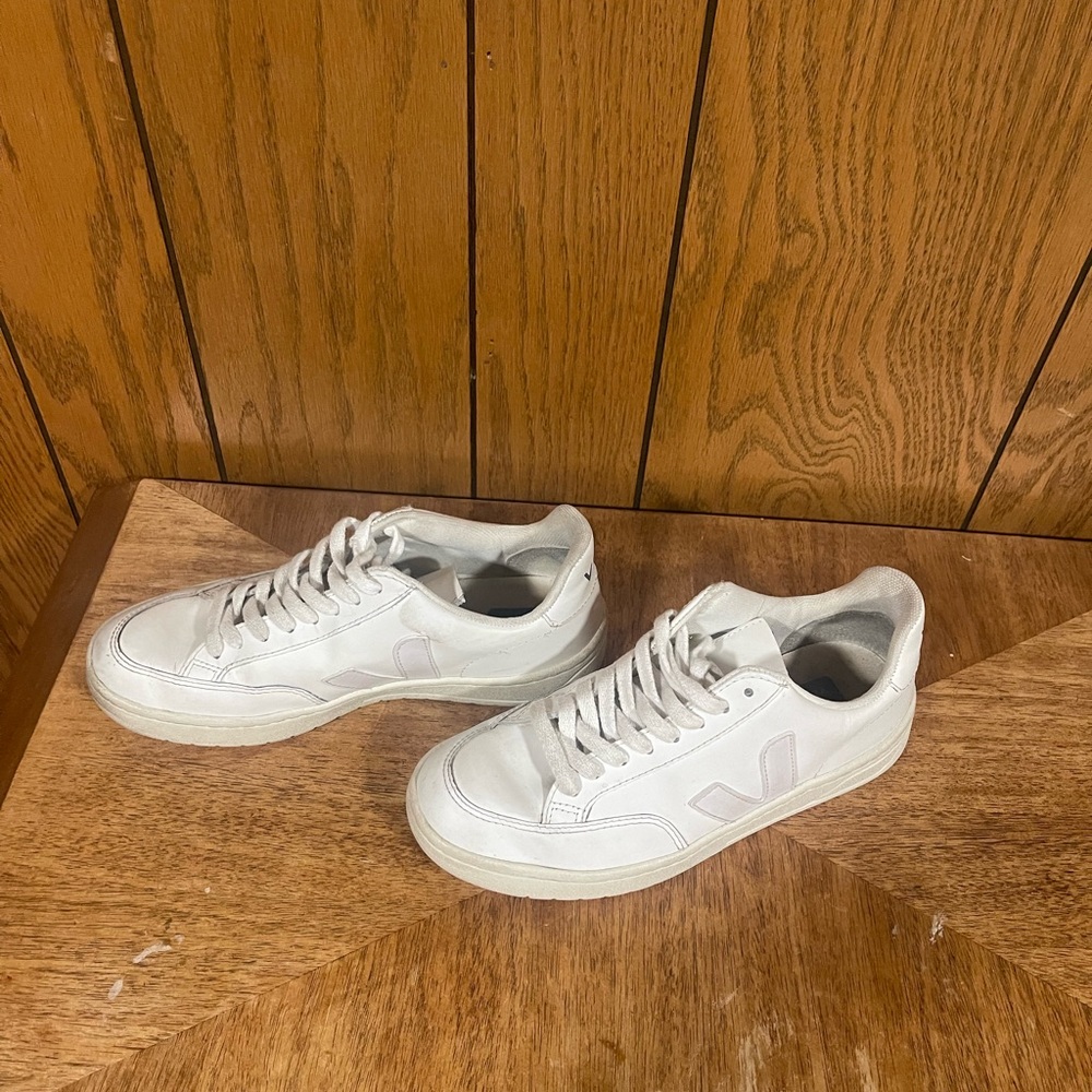 Veja V-12 Leather In White Shoes - Picture 11 of 13